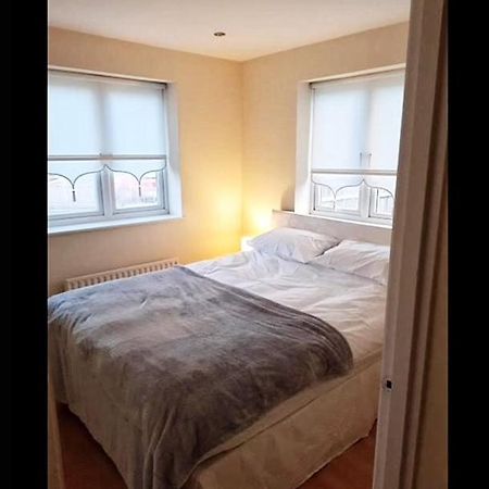 نوزلي Pinfold Court Apartments المظهر الخارجي الصورة