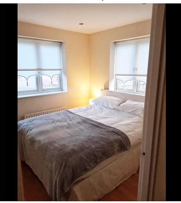 نوزلي Pinfold Court Apartments المظهر الخارجي الصورة